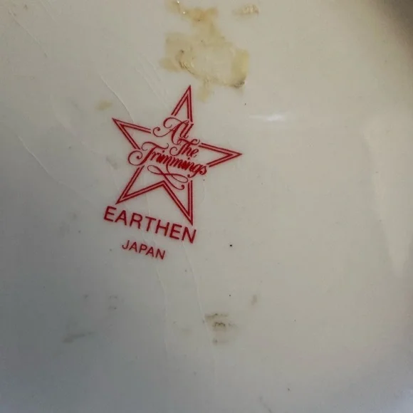 Vintage Christmas Tea Pot Set of 2 - Picture 11 of 11